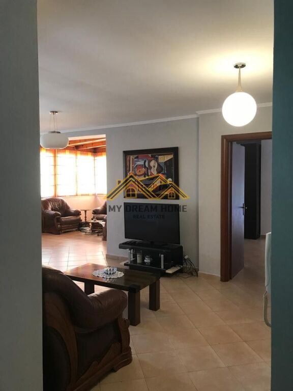 AFFITTASI APPARTAMENTO 3+1+2+ VERANDA VOLLGA DURRES!
