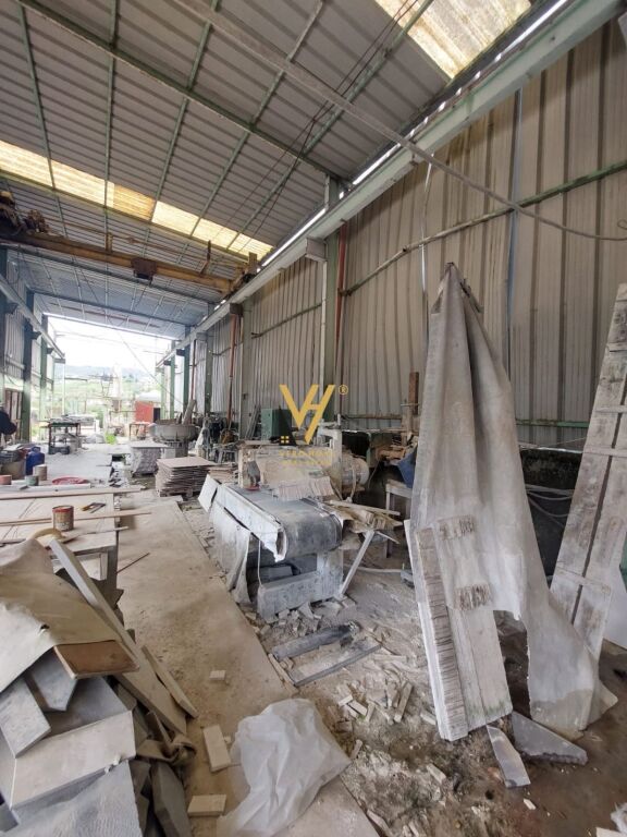 SHITET MAGAZINE+TRUALL 2.800 M2 NE VORE 84.000.000 LEKE