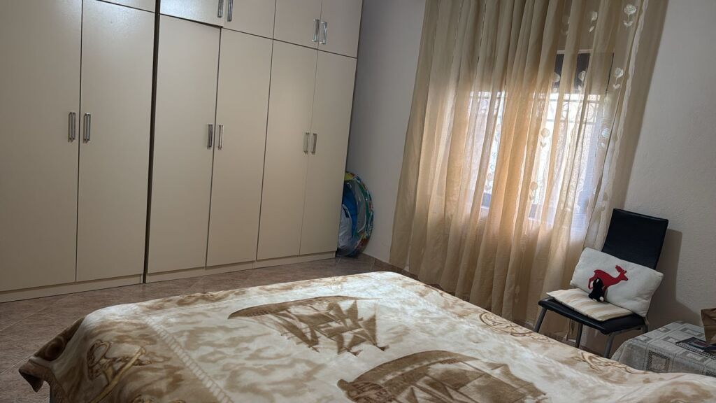 VENDESI VILLA INDIVIDUALE SU 3 PIANI + SOFFITTA QUARTIERE N. 13, SPIAGGIA, DURRËS!