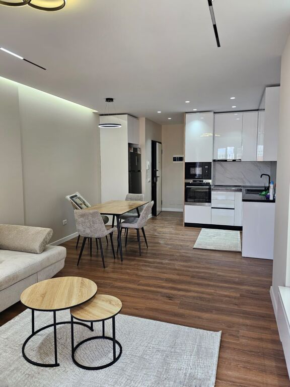 Apartament modern 2+1 tek Ish Fusha e Aviacionit!
