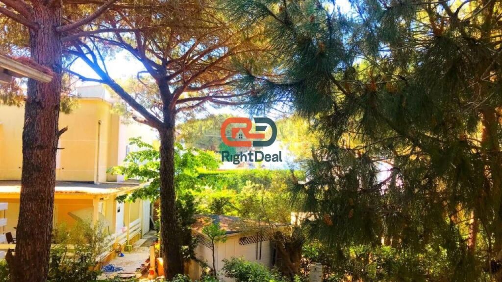 Nel Golfo di Lalëzit, Residenza Lura 1, Vendesi Duplex con Cortile Diviso in 2 Appartamenti 2+1 Perfetti per Investimento !