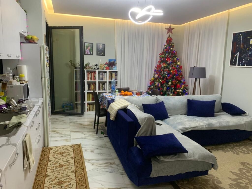 Shitet Apartament 2+1  Adresa : Porcelan Pran Tv Klan  Shitet Bosh pa mobilje  Kati 3  Siperfaqe 81.7 m2  Cmimi 155,000€