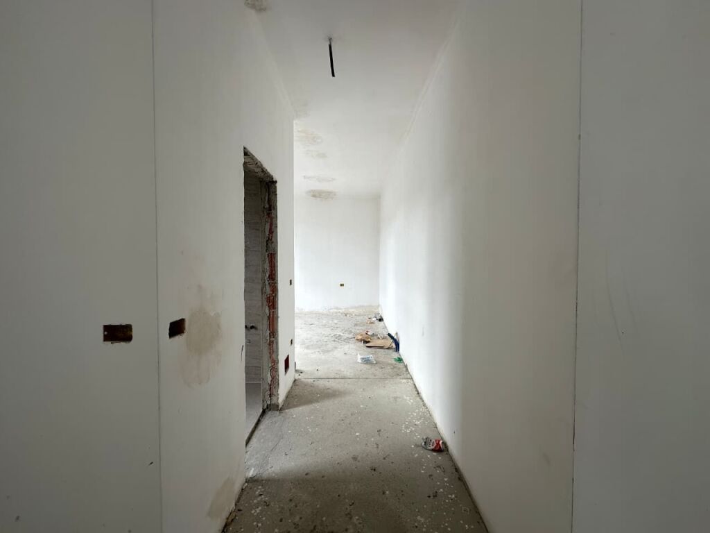 🏢 Apartment 1+1 for sale – Square 21, Rruga e Kavajës