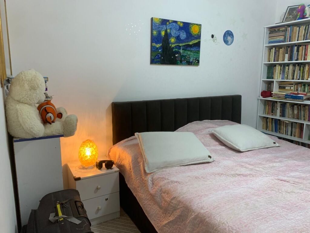Shitet Apartament 2+1  Adresa : Porcelan Pran Tv Klan  Shitet Bosh pa mobilje  Kati 3  Siperfaqe 81.7 m2  Cmimi 155,000€