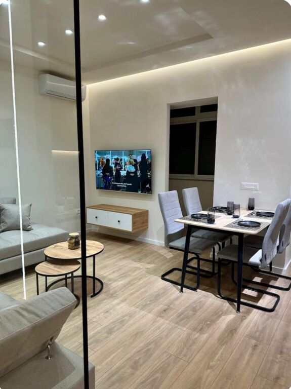 APARTAMENT 2+1 ME QIRA PRANE BRRYLIT