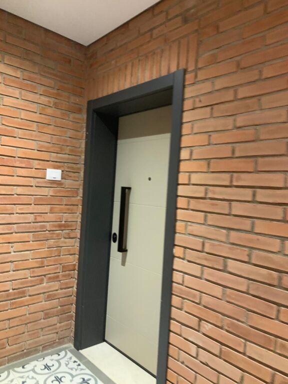 Apartment for rent plus parking at Golden Park 3