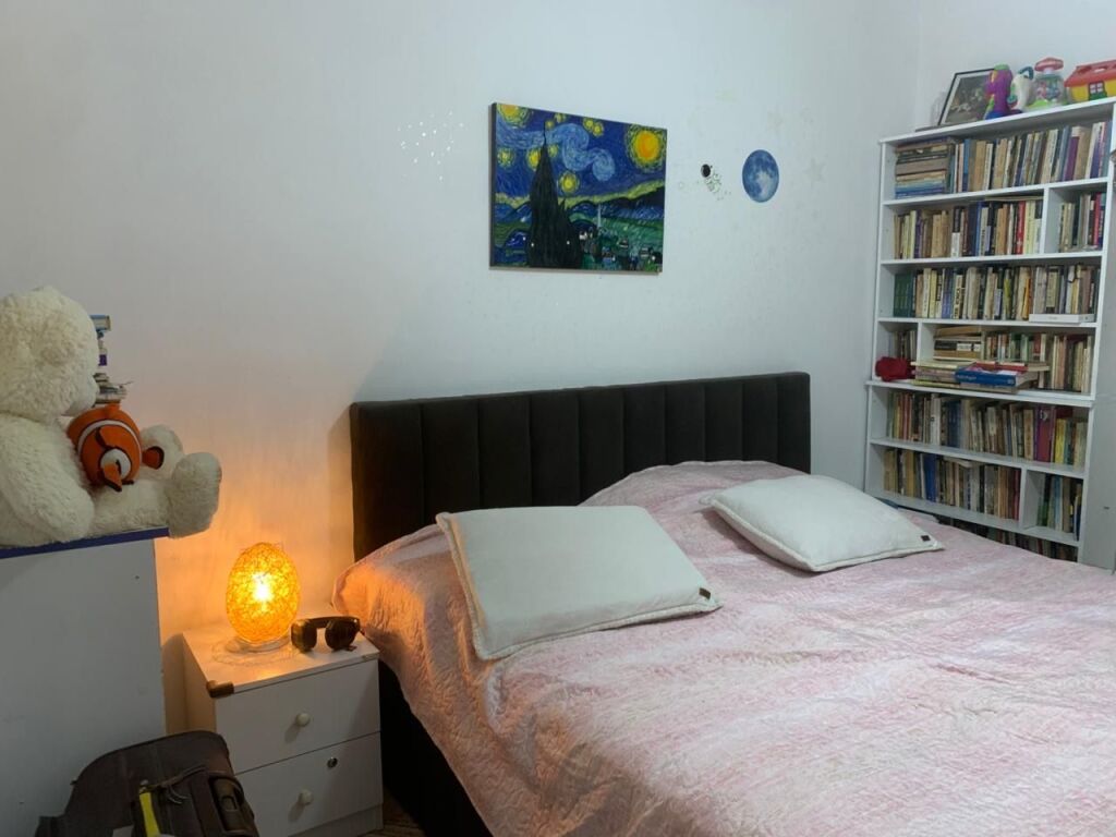 Shitet Apartament 2+1  Adresa : Porcelan Pran Tv Klan  Shitet Bosh pa mobilje  Kati 3  Siperfaqe 81.7 m2  Cmimi 155,000€