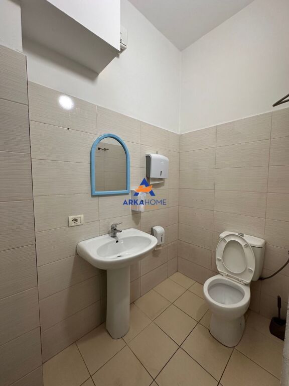 JEPET ME QERA NJËSI BIZNESI 350 M² "QYTETIT STUDENTI" 3.000 € / MUAJ