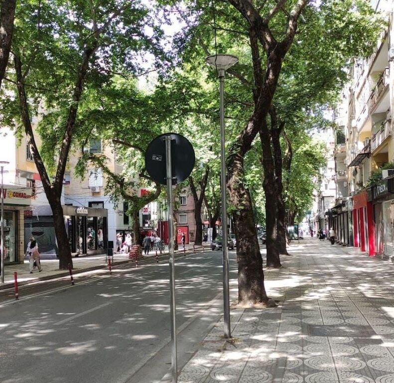 SHITET DYQAN 300 M2 MYSLYM SHYRI 1.500.000 EURO
