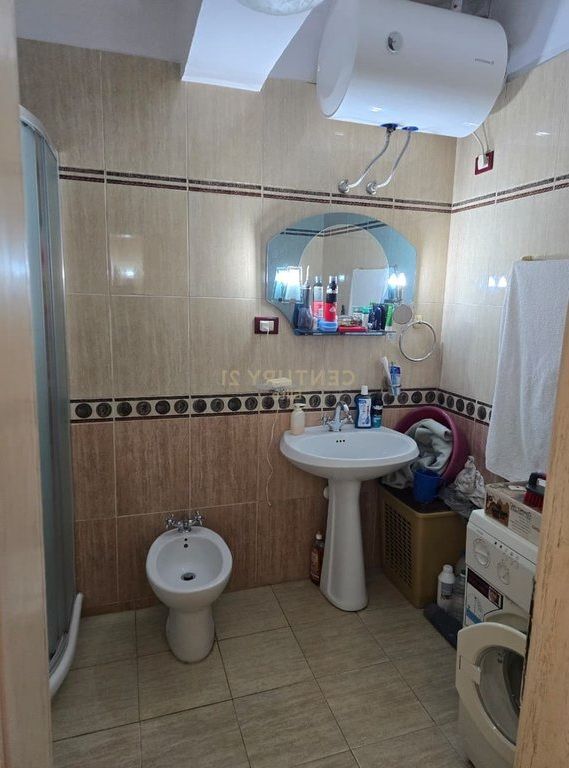 Appartamento 2+1+2+Posto Auto In Vendita a Irfan Tomini, Tirana - 320,000€ | 130 m²