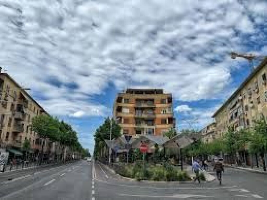 Affitto, Appartamento 1+1, Via Durazzo, TIRANA