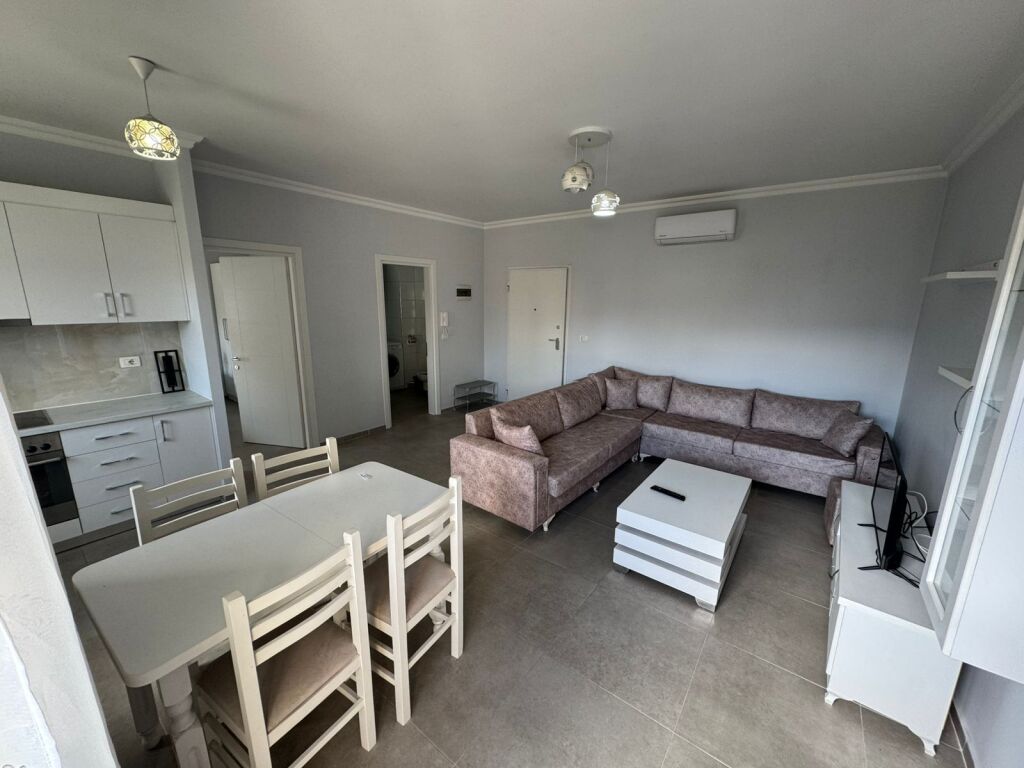 🏢 Appartamento 1+1 in affitto  📍 Indirizzo: Ali Demi, Complesso Darling 💰 Prezzo: 45000 lek (trattabile)