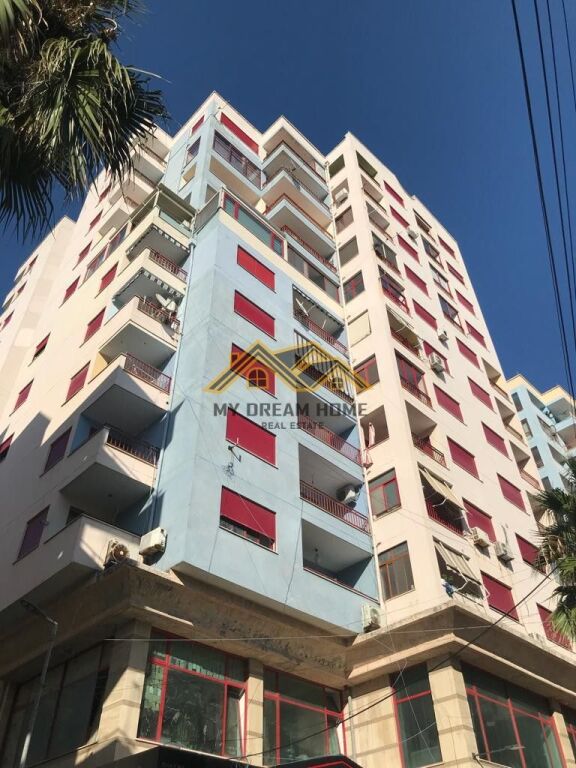 AFFITTASI APPARTAMENTO 3+1+2+ VERANDA VOLLGA DURRES!
