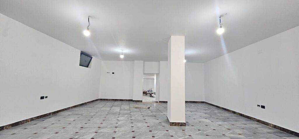 NEGOZIO IN AFFITTO 200 M2 BLLOK 300.000 LEKE