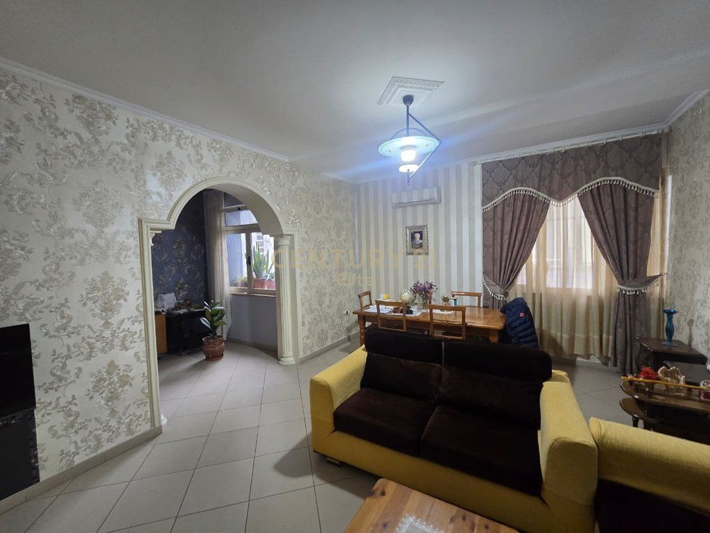Appartamento 2+1+2+Posto Auto In Vendita a Irfan Tomini, Tirana - 320,000€ | 130 m²