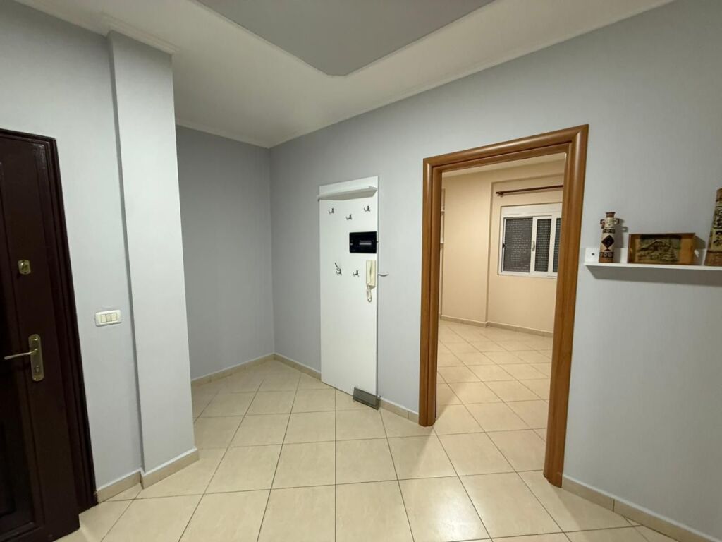 AFFITTASI 2+1 CON SUPERFICIE 84M2 IN VIA RIZA CEROVA