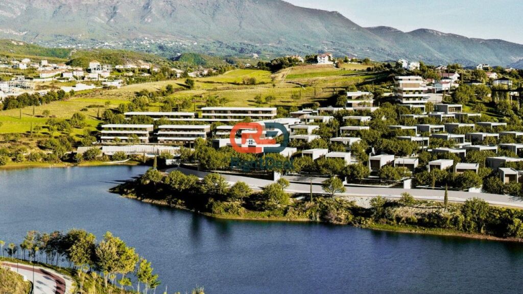 In Vendita Appartamento 1+1 Con Cortile Presso Residenca Farka Front Lake!!