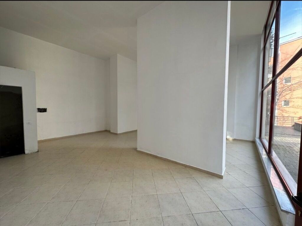 NEGOZIO IN AFFITTO 60 M2 EX MERCATO ELETTRICO 75.000 LEKE