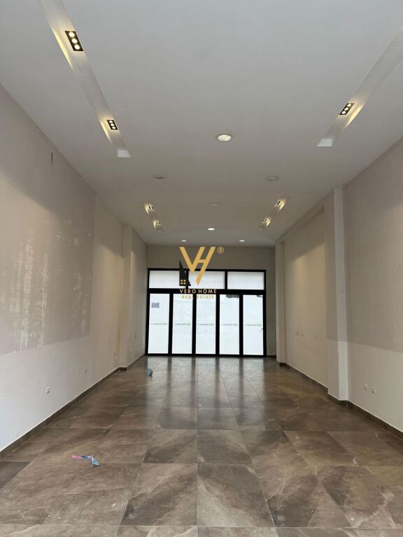 JEPET AMBIENT BIZNESI 90 M2 ME QERA TE RR.FROSINA PLAKU 90.000 LEKE