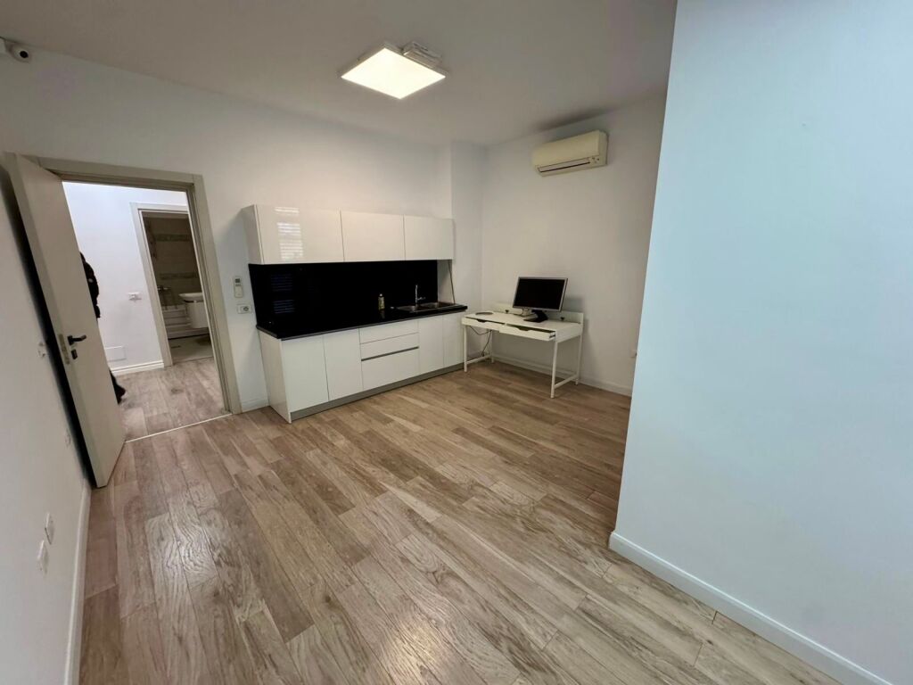 📣 QERA Ambient Per Zyra 📍 Komuna Parisit, Kompleksi "Kika 2" ✨