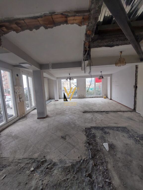 EDIFICIO COMMERCIALE DI 3 PIANI IN AFFITTO A ZOGU I ZI 5.000 EURO