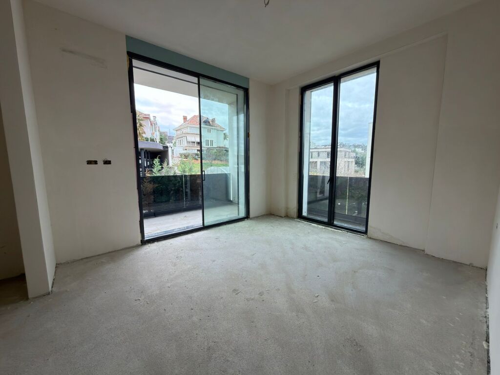 🏡 Attico 3+1+2 con Veranda & 3 Posti Auto – Tulipan Residence, TEG