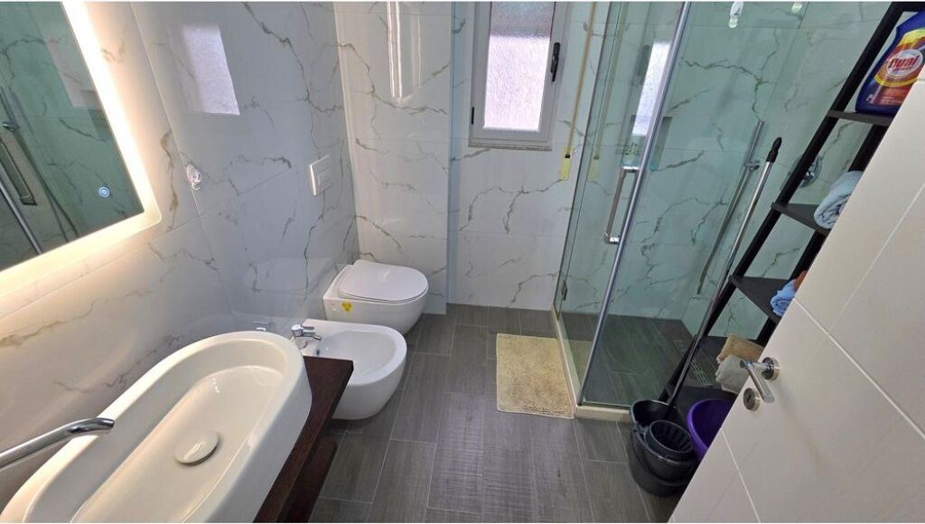 Appartamento Premium 2+1 in Affitto a Lungo Termine – Lungomare, Vlorë
