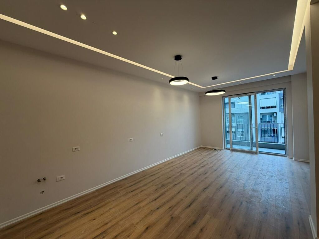 Apartment 2+1+Parking for rent at Komuna e Parisit.