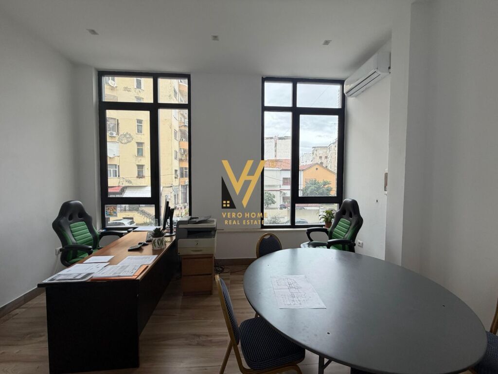OFFICE 680 M2 FOR RENT ON MINE PEZA STREET 15,600 EURO