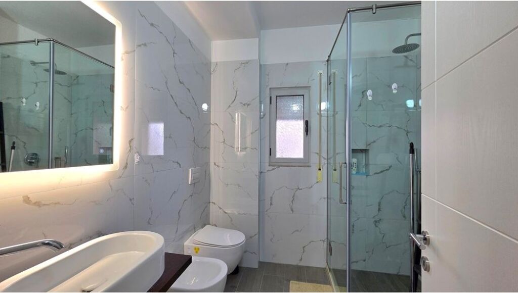Appartamento Premium 2+1 in Affitto a Lungo Termine – Lungomare, Vlorë