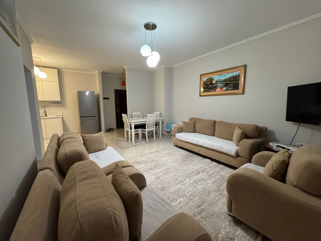 Jepet me qira apartament 2+1 📍 Kodra e Diellit, pranë Eleonorës 🏢 Kati 1, pallat i ri me ashensor 🛋️ Totalisht i mobiluar me mobilim bashkëkohor 💶 Çmimi: 550 € / muaj