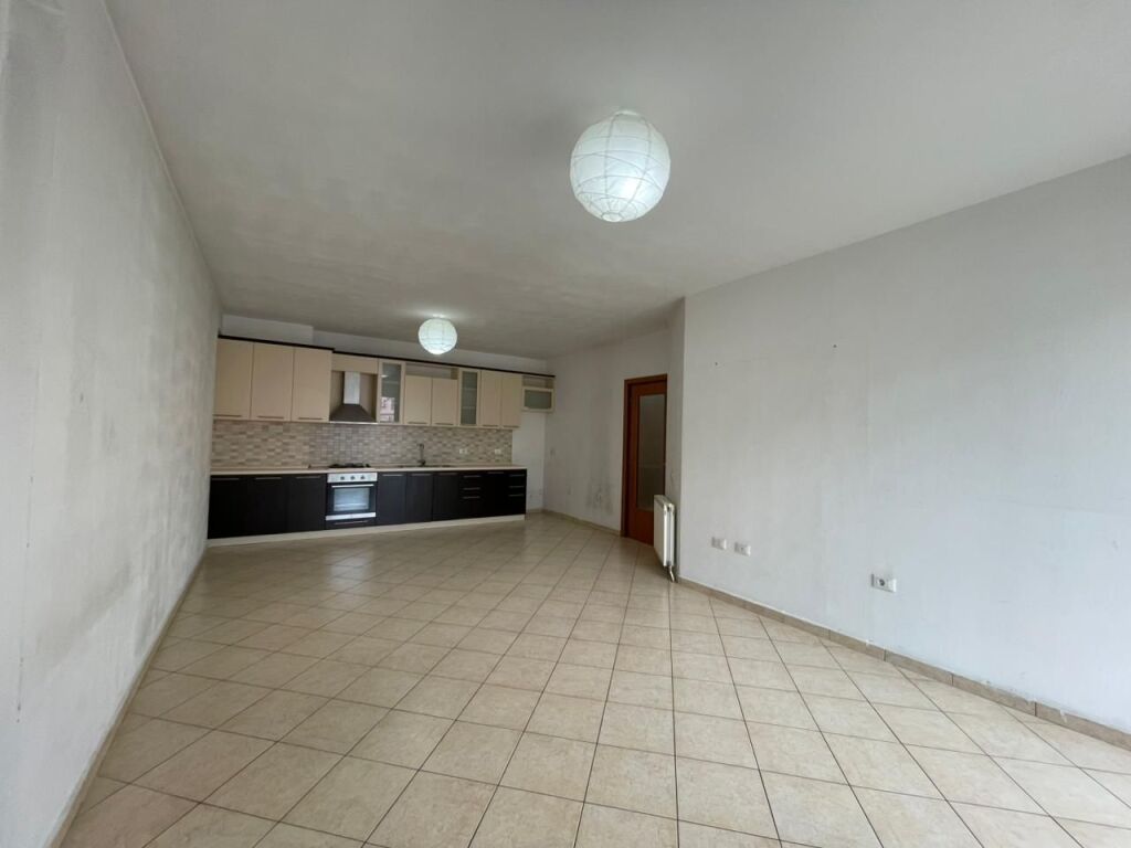 Appartamento 2+1+Parcheggio in affitto a Kika 1 a Komuna e Parisit.