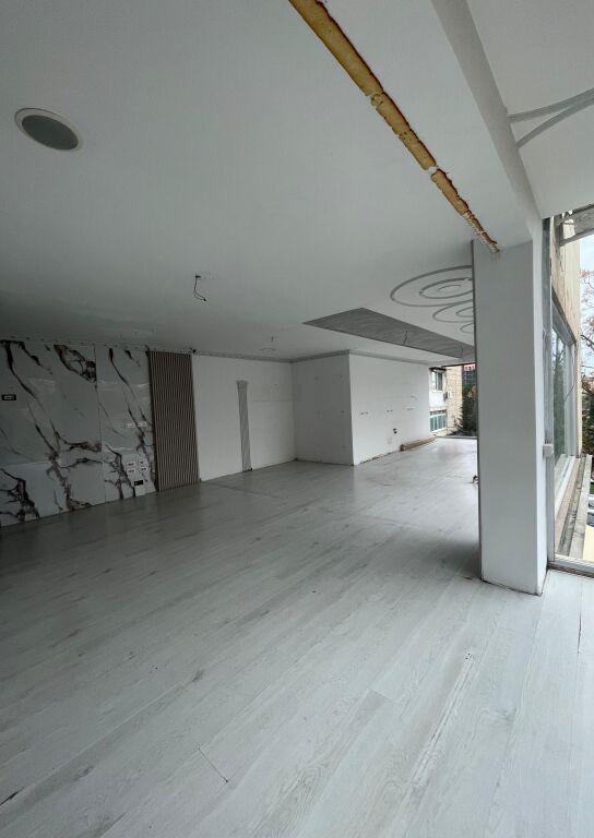 VENDITA AMBIENTE COMMERCIALE 72 M2 ZOGU I ZI 25.000.000 LEKE