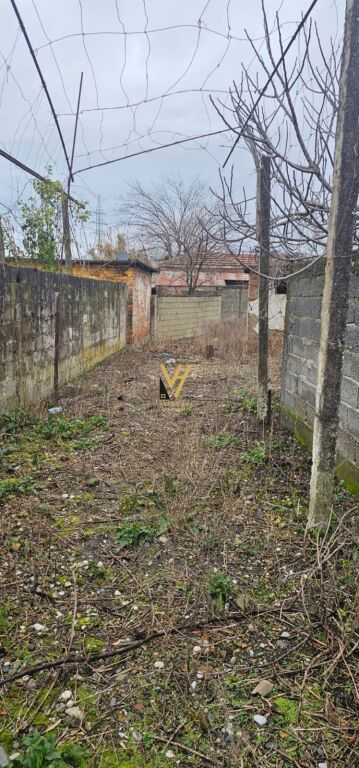 VENDESI PRIVATO+TERRENO IN VENDITA A KAVAJA 42.000 EURO