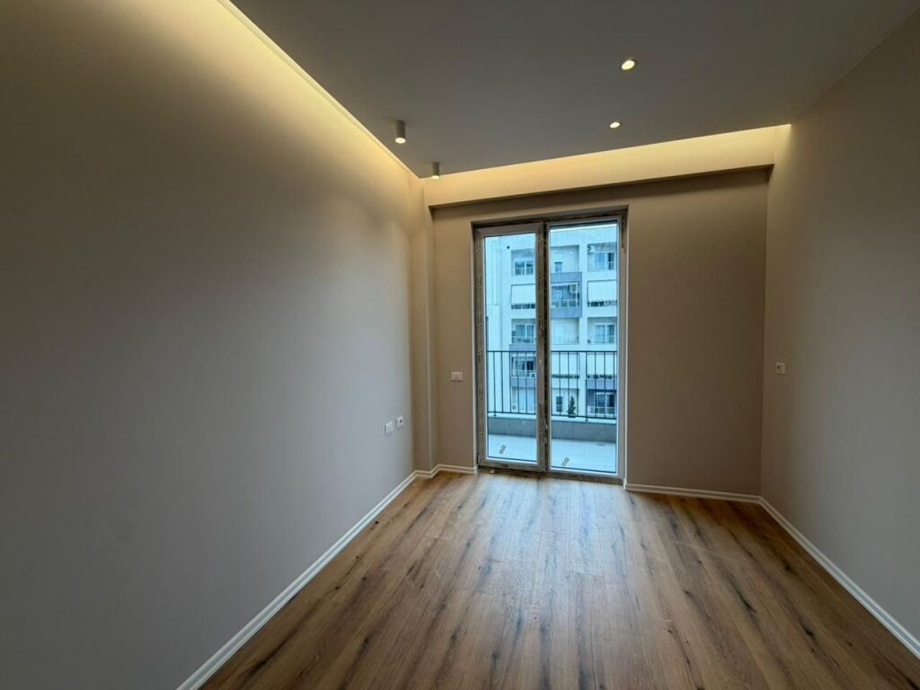 Apartment 2+1+Parking for rent at Komuna e Parisit.