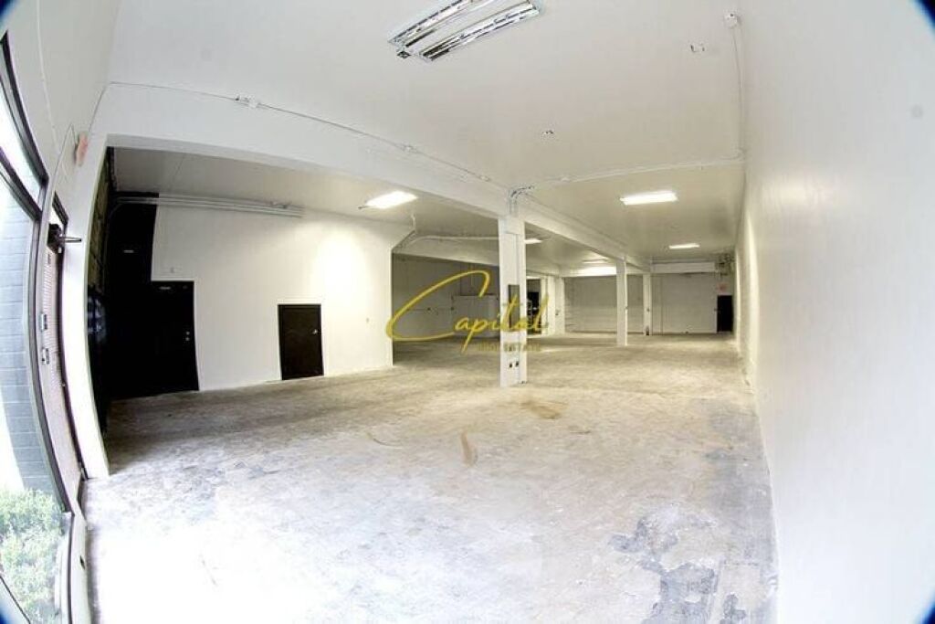 MAGAZZINI IN AFFITTO 180 M2 21 DICEMBRE 90.000 LEKE