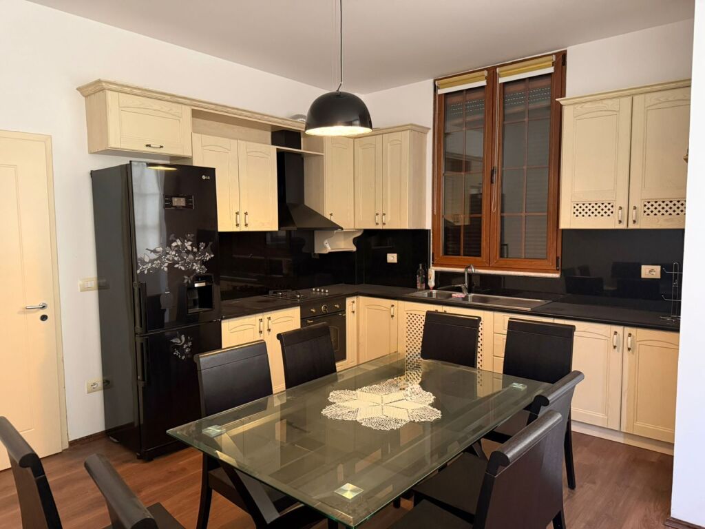 🏢Ne fshatin Vishaj jepet me qera vile 2 kateshe plotesisht e mobiluar. 2,000Euro