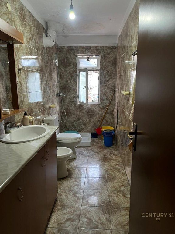 Appartamento 2+1 vicino a Piazza Skenderbej