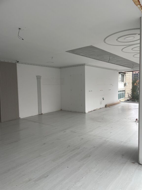 VENDITA AMBIENTE COMMERCIALE 72 M2 ZOGU I ZI 25.000.000 LEKE