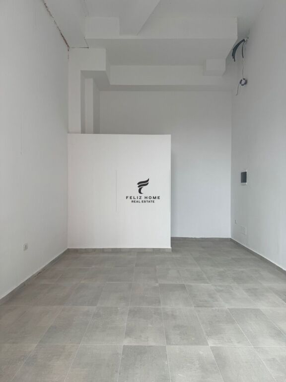 UFFICIO IN AFFITTO 28 M2 CAMINO 300 EURO