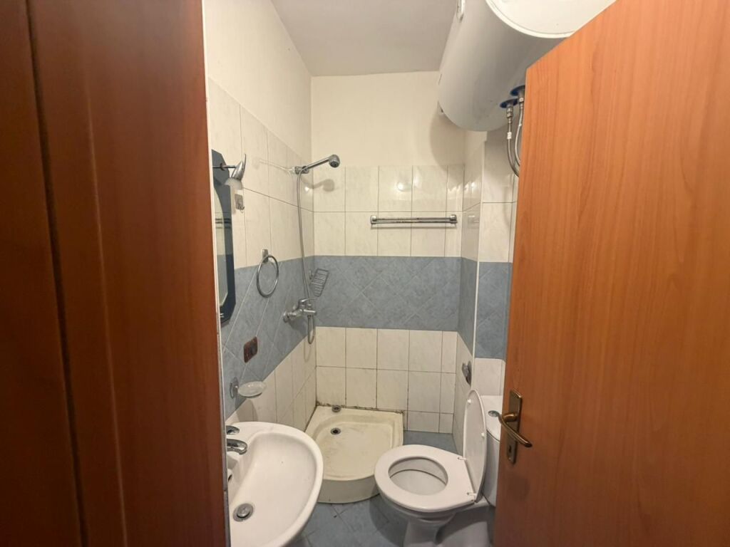 VENDESI APPARTAMENTO 1+1 EX URT, A DURAZZO