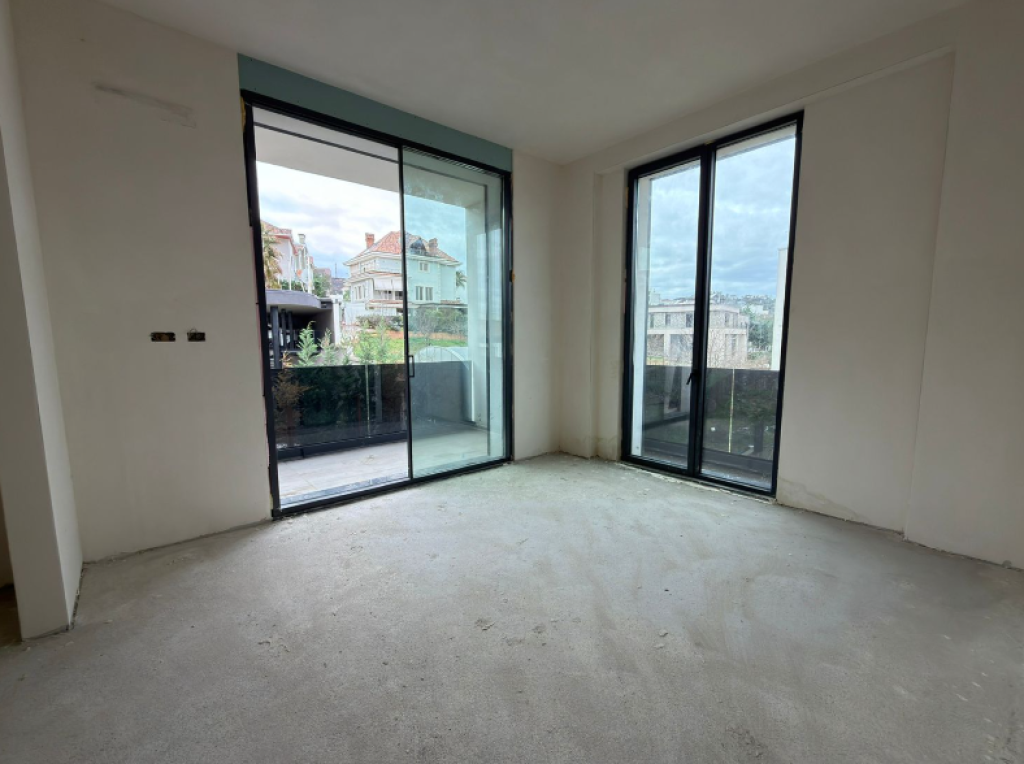 :  🏡 Attico 3+1+2 con Veranda & 3 Posti Auto – Tulipan Residence, TEG