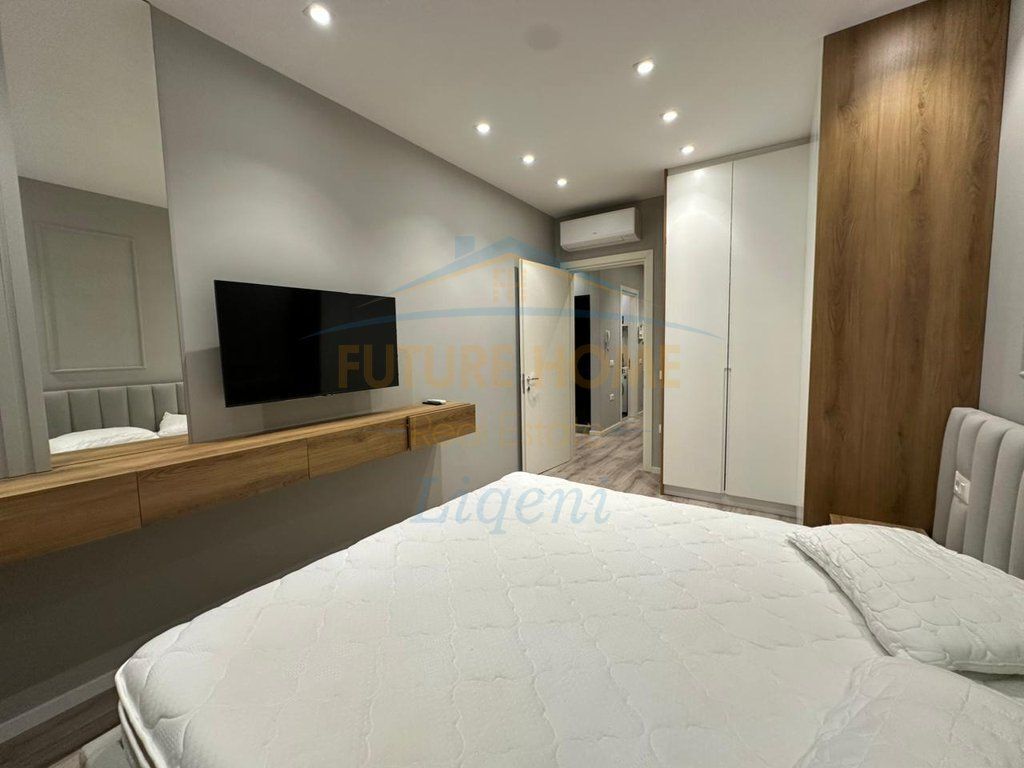 Shitet, Apartament 1+1+Post Parkimi, Shkolla e Kuqe, Tirane.