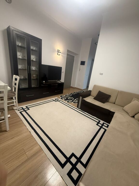 Rruga Durrësit Jepet Apartament 2+1 Me Qera