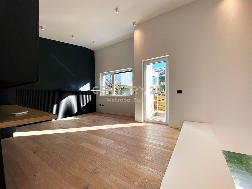 Vilë për Qira tek " Long Hill " Residence 3,000 € /Muaj