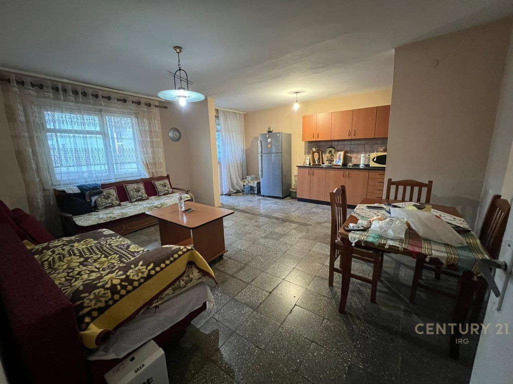 VENDESI APPARTAMENTO 2+1 NEL CENTRO DI TIRANA