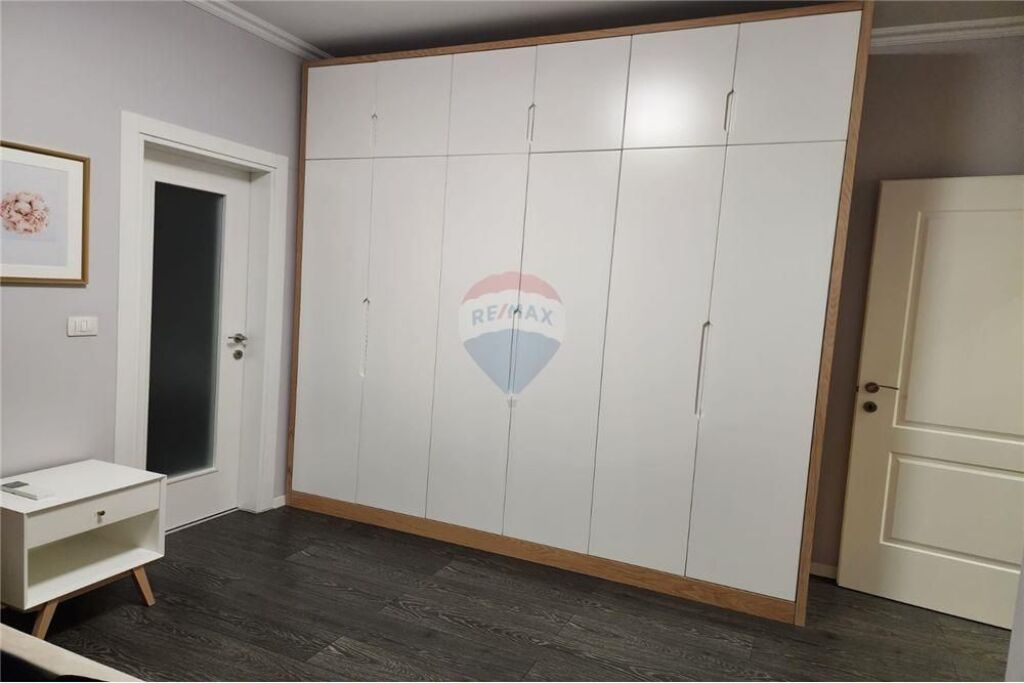 Jepet me Qira Apartament 2+1+2 + post parkimi me qira ne rrugen Artan Lenja, prane Inxhinierise se Ndertimit!