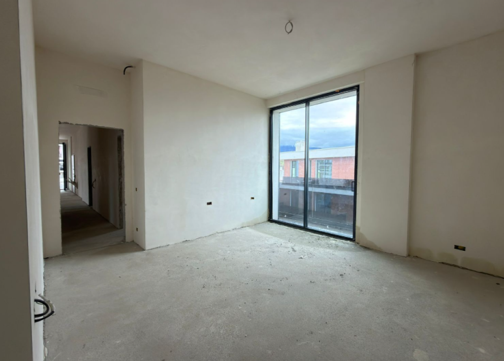 :  🏡 Attico 3+1+2 con Veranda & 3 Posti Auto – Tulipan Residence, TEG