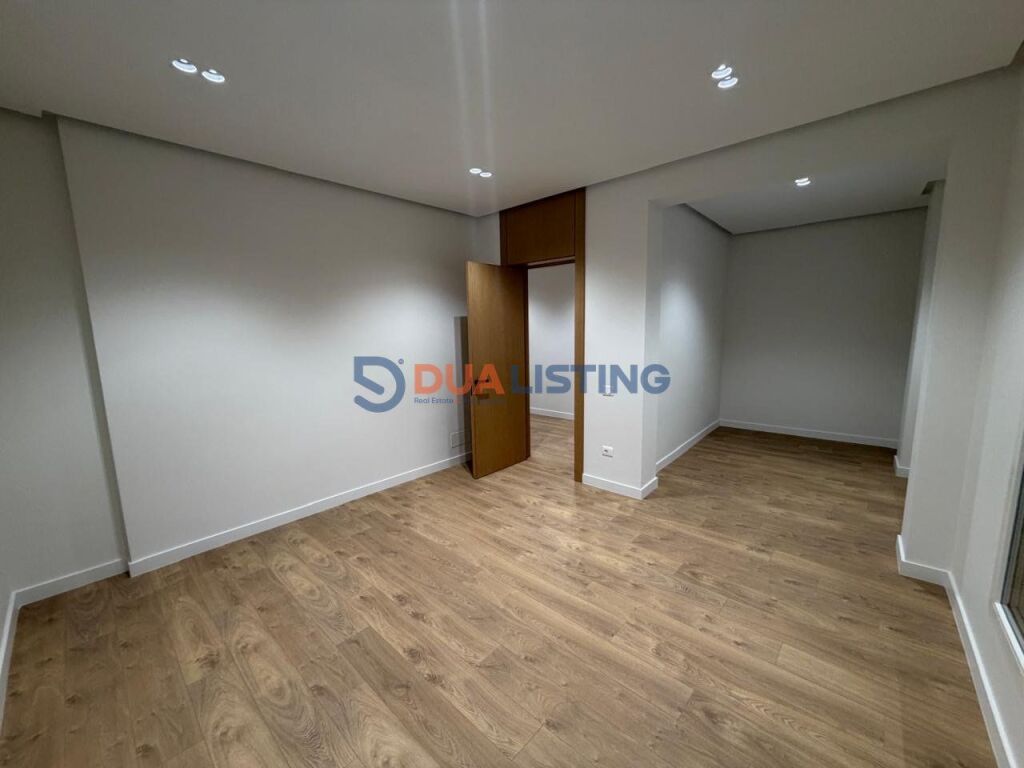 Edificio premium in affitto, Via Elbasan!