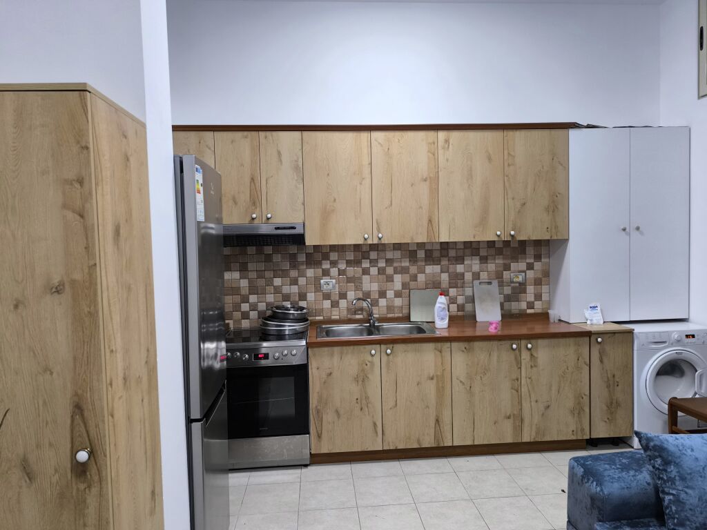 Rent 1+1 (furnished)📍5 Maj, near big market 380 thousand leke